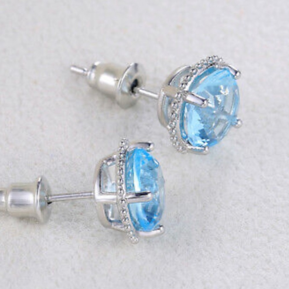 New Sterling silver diamond stud earrings - Picture 5 of 5